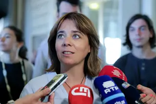 Catarina Martins quer que Governo acabe com serviços mínimos para greve da Ryanair