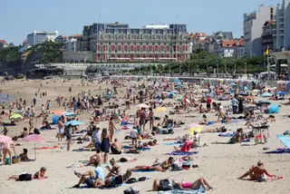 Este fim de semana, as praias de Biarritz estarão desertas <span class="creditofoto">Foto Regis Duvignau / Reuters</span>