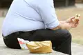 Alimentos consumidos em excesso por obesos pesam 108 vezes mais do que os deitados ao lixo