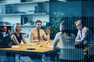 Como liderar uma equipa quando se é a pessoa mais jovem?