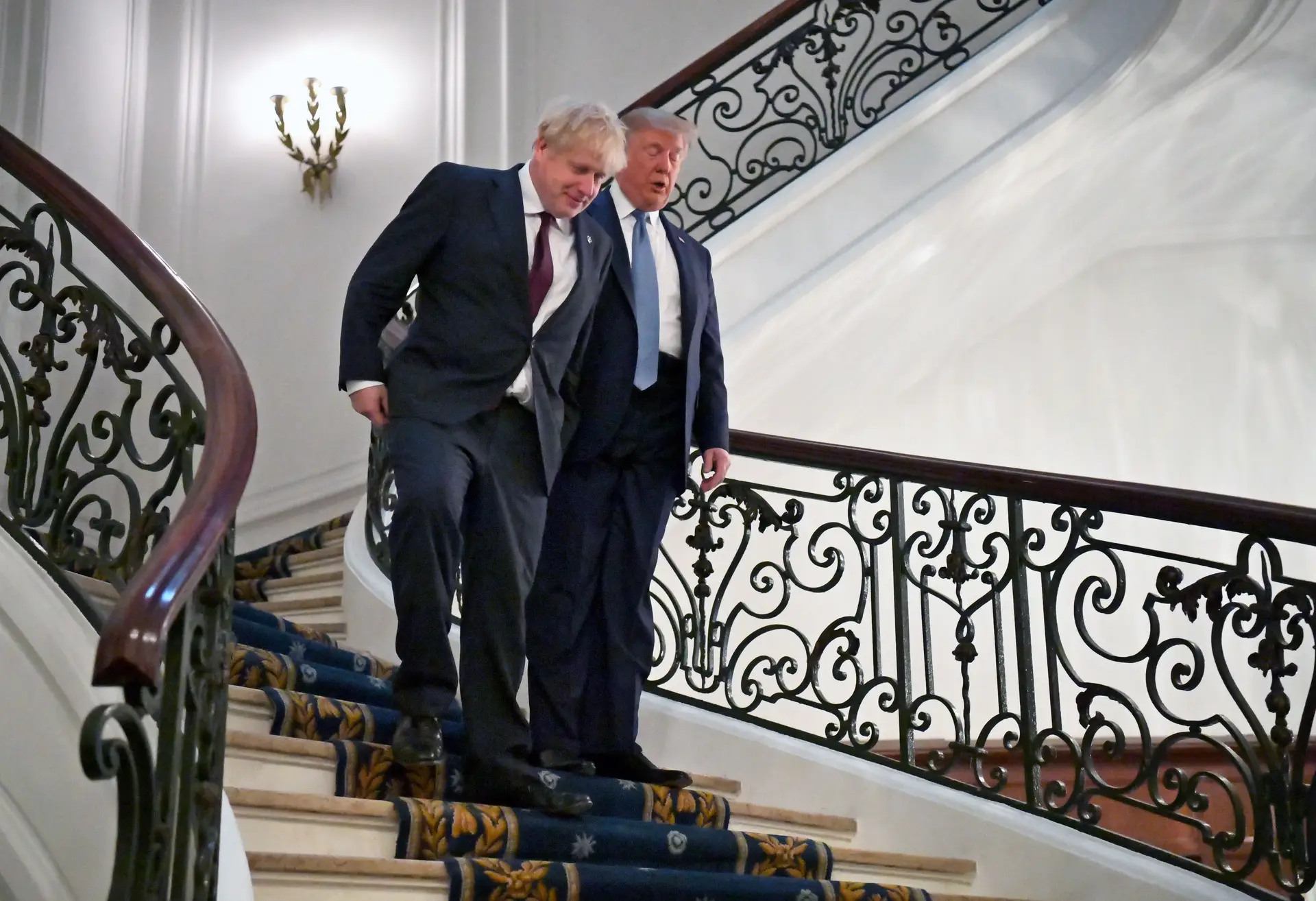 Trump diz que Boris Johnson é "o homem certo" para o Brexit