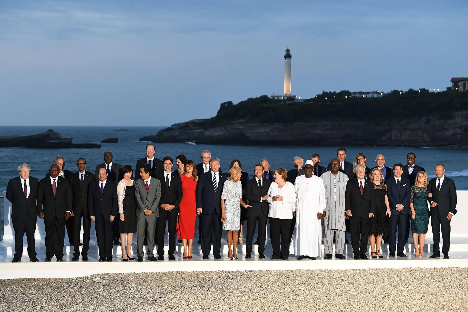 Irão no G7. “Enquanto o MNE francês assumiu a liderança na valsa, Macron tentou distrair o comandante supremo do Twitter”