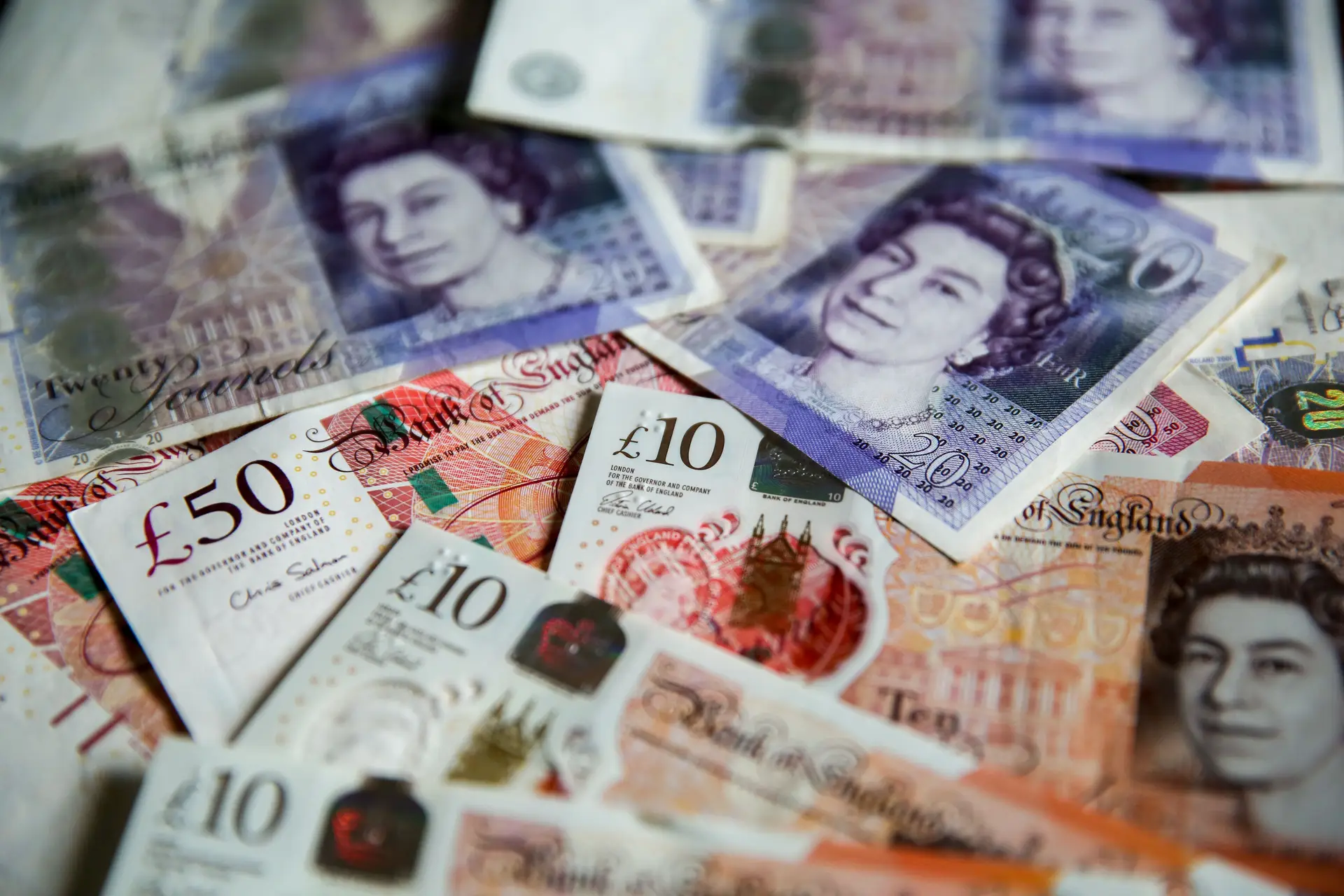 Brexit. Decisão do Governo britânico leva libra a descer para 1,2187 dólares