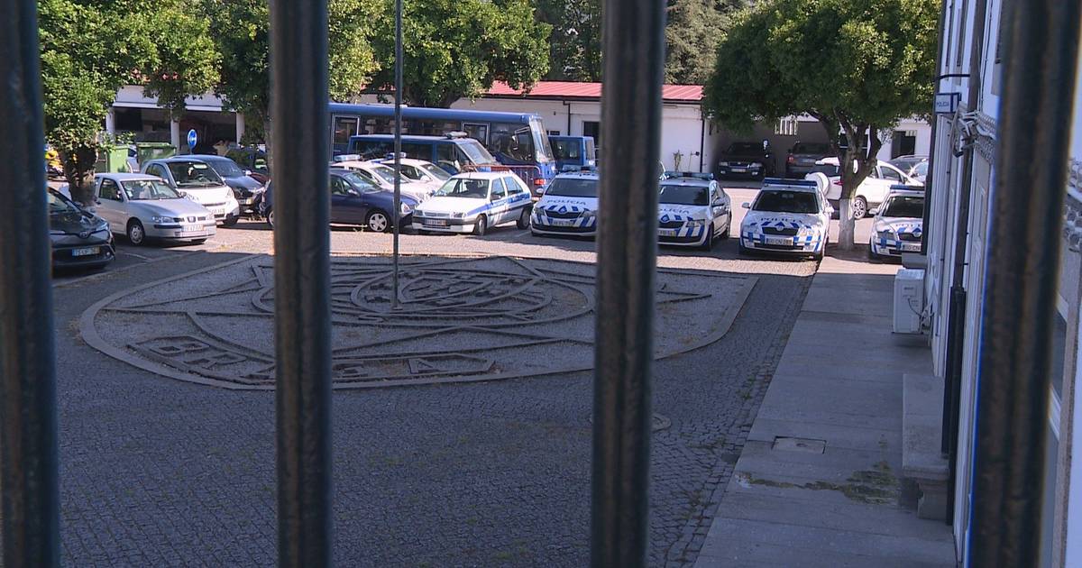 Mother named suspect after children found alone in Braga