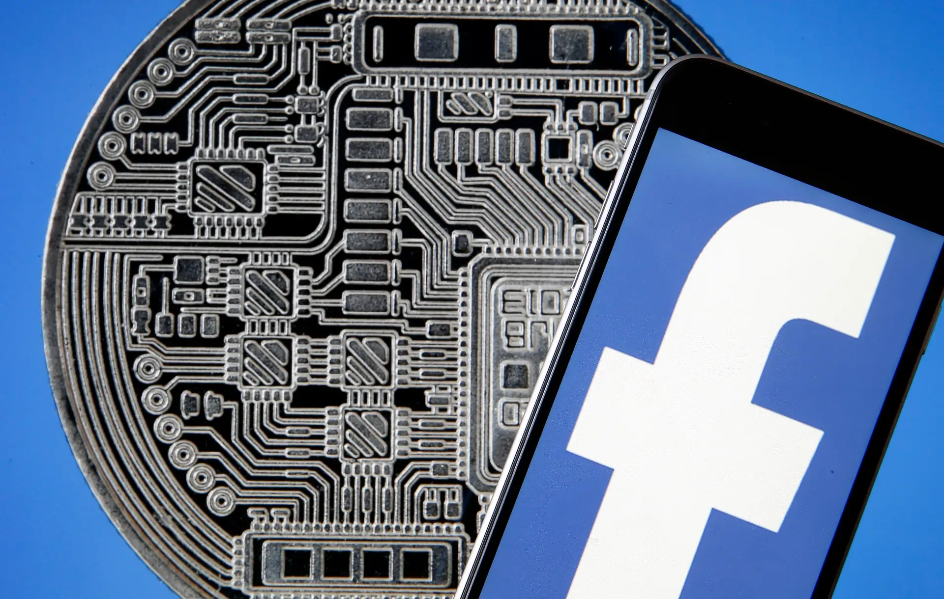 Criptomoeda do Facebook pode “limitar capacidade” do BCE na política monetária, alerta executivo
