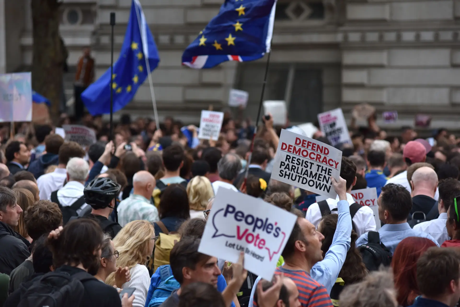 Parlamento britânico reabre por cinco dias e com eleições à vista