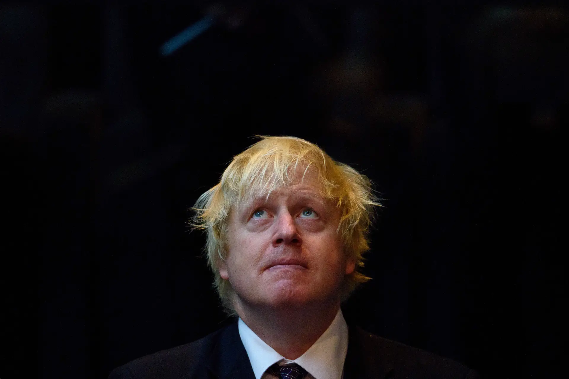 “Por favor, deixe a minha cidade.” “Você devia estar em Bruxelas.” Boris Johnson é abordado na rua duas vezes