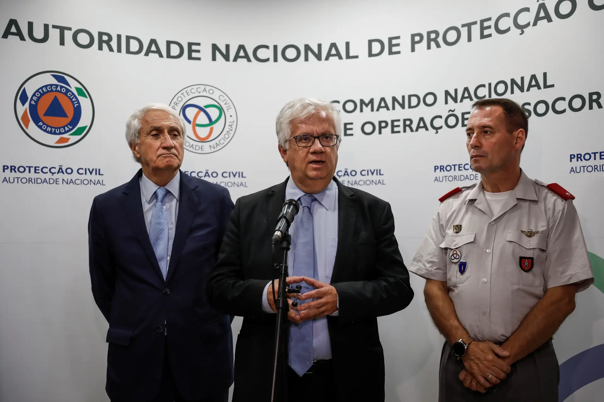 Calor coloca país em situação de alerta. Ministro garante que o sistema está preparado