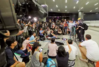 Representantes dos manifestantes fazem uma conferência de imprensa <span class="creditofoto">Foto Amr Abdallah Dalsh / Reuters</span>