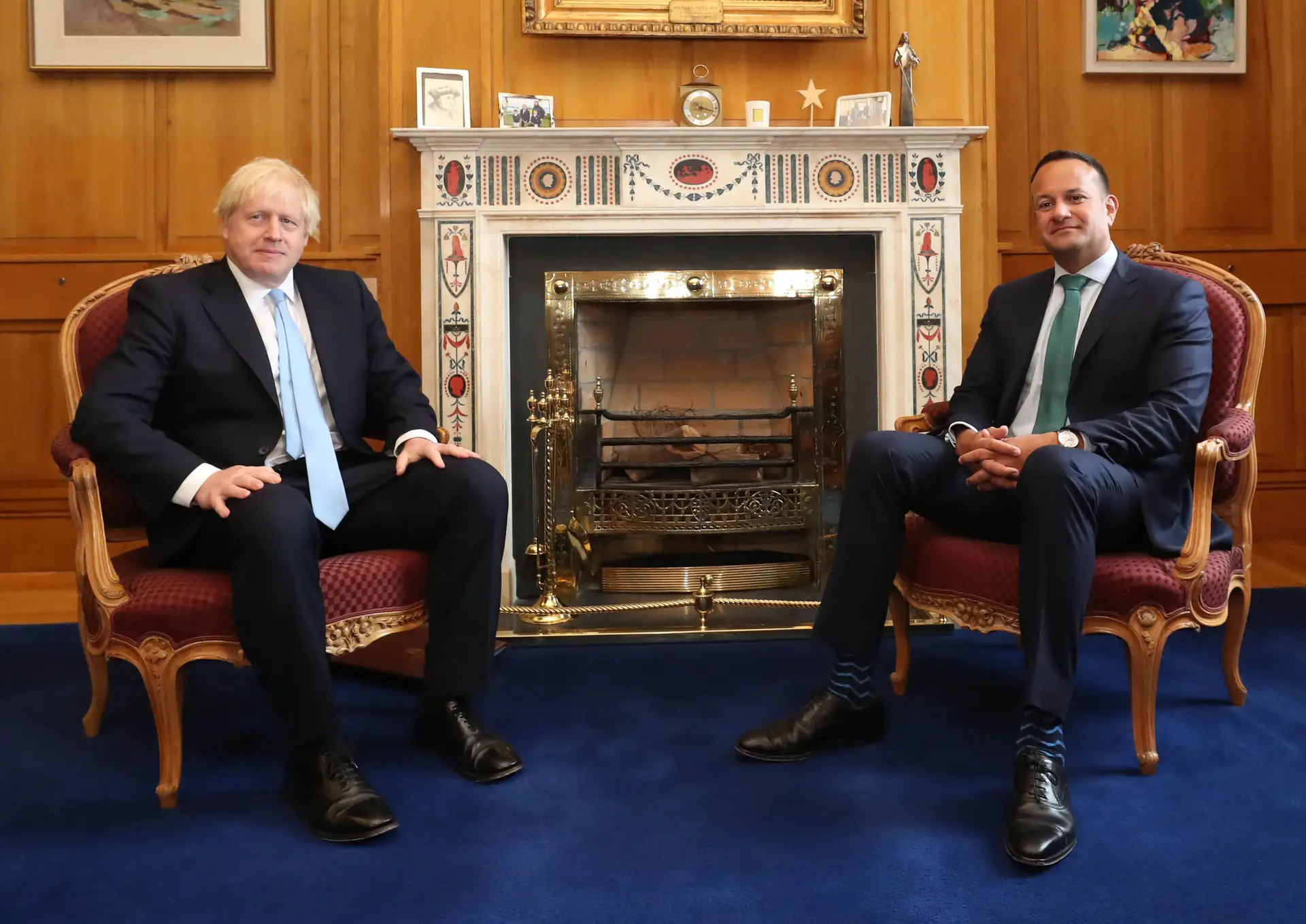 Primeiro-ministro britânico, Boris Johnson, é recebido pelo seu homólogo irlandês, Leo Varadkar