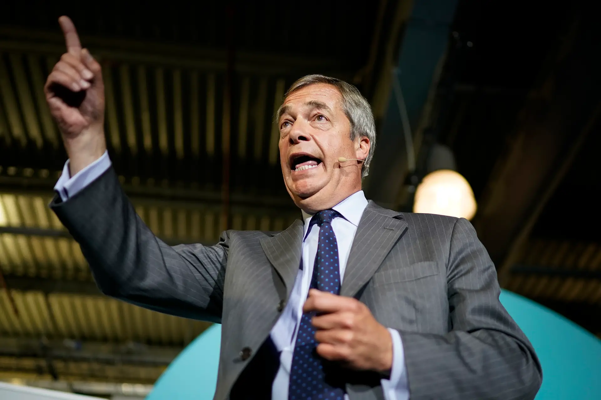 “Farage arrisca-se a ser a pessoa que deixará o Brexit evaporar-se”. Líder eurocético sob pressão