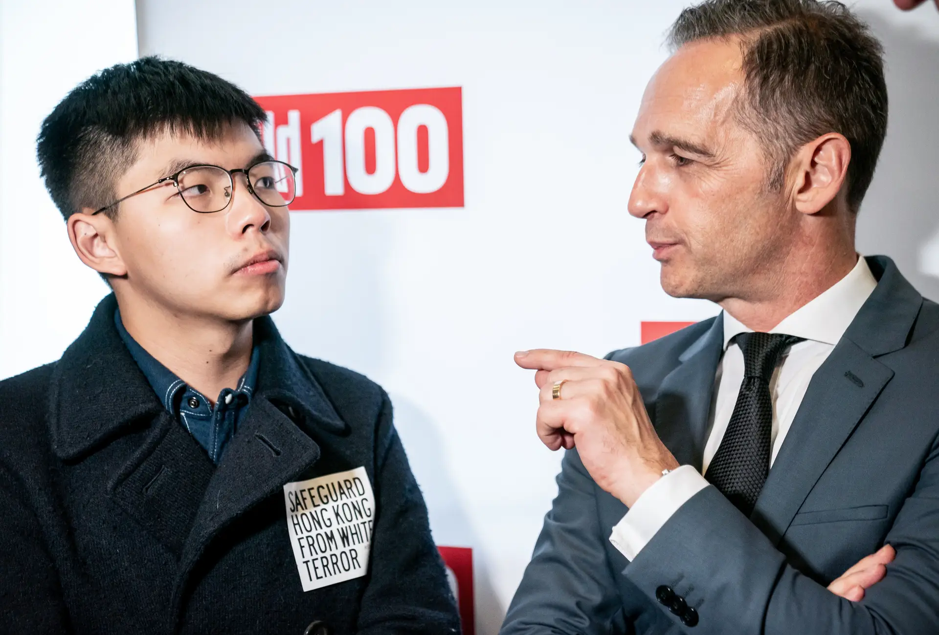 Joshua Wong fotografado ao lado do MNE alemão, Heiko Maas