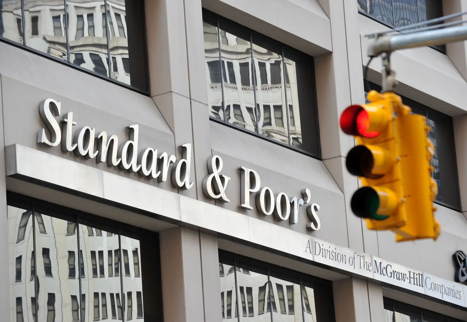 Standard and Poor's sobe 'rating' da dívida de Portugal