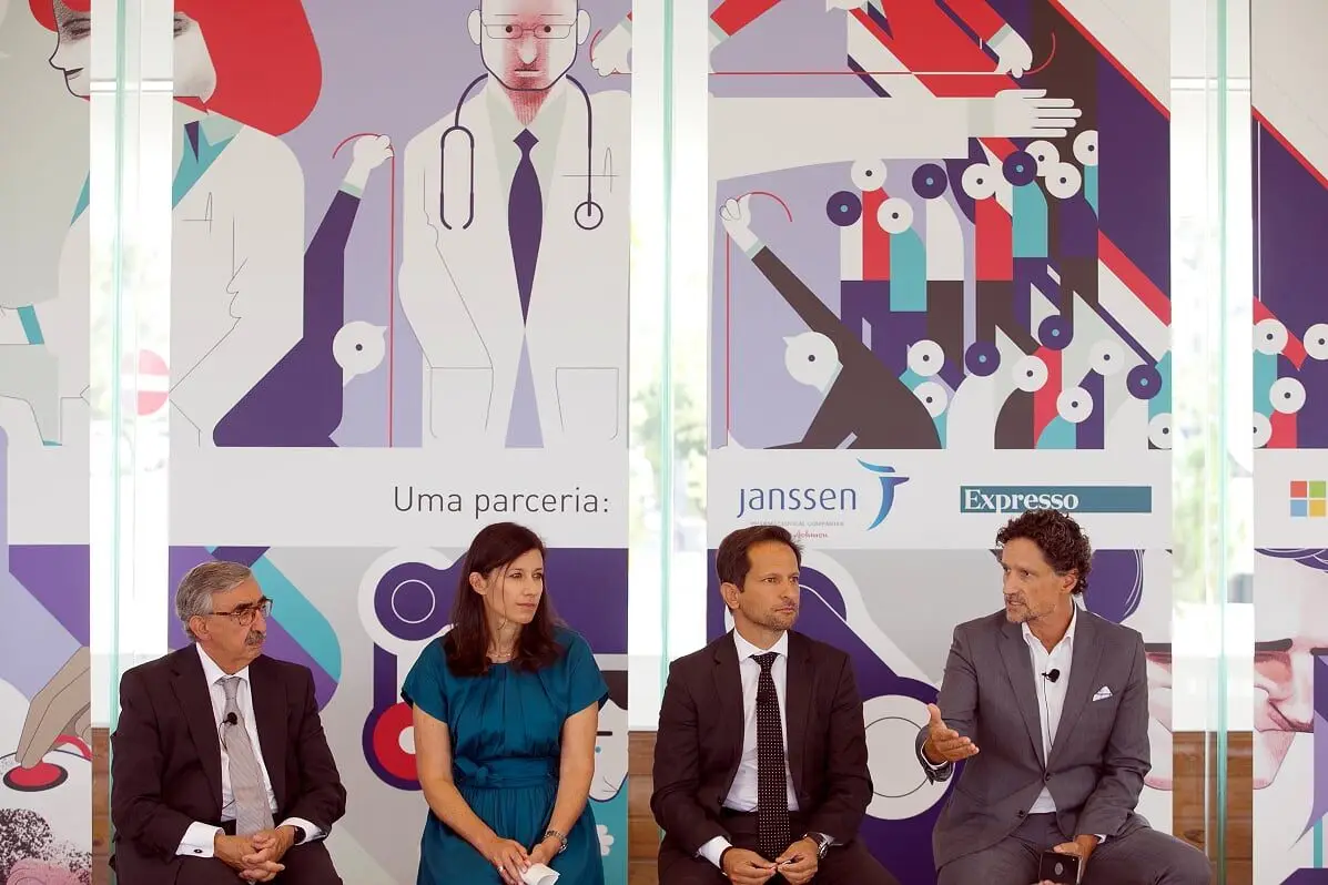... José Fragata, vice-reitor da Universidade Nova de Lisboa; Filipa Mota e Costa, diretora geral da Janssen; André Azevedo,diretor executivo de tecnologia da Microsoft e João Vieira Pereira, diretor do Expresso