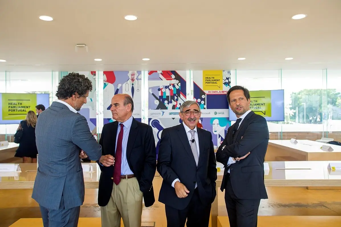 António Rendas (segundo a contar da esquerda), reitor da Universidade Nova entre 2007 e 2017 e um dos impulsionadores da primeira edição, não faltou à conversa de apresentação que contou com...