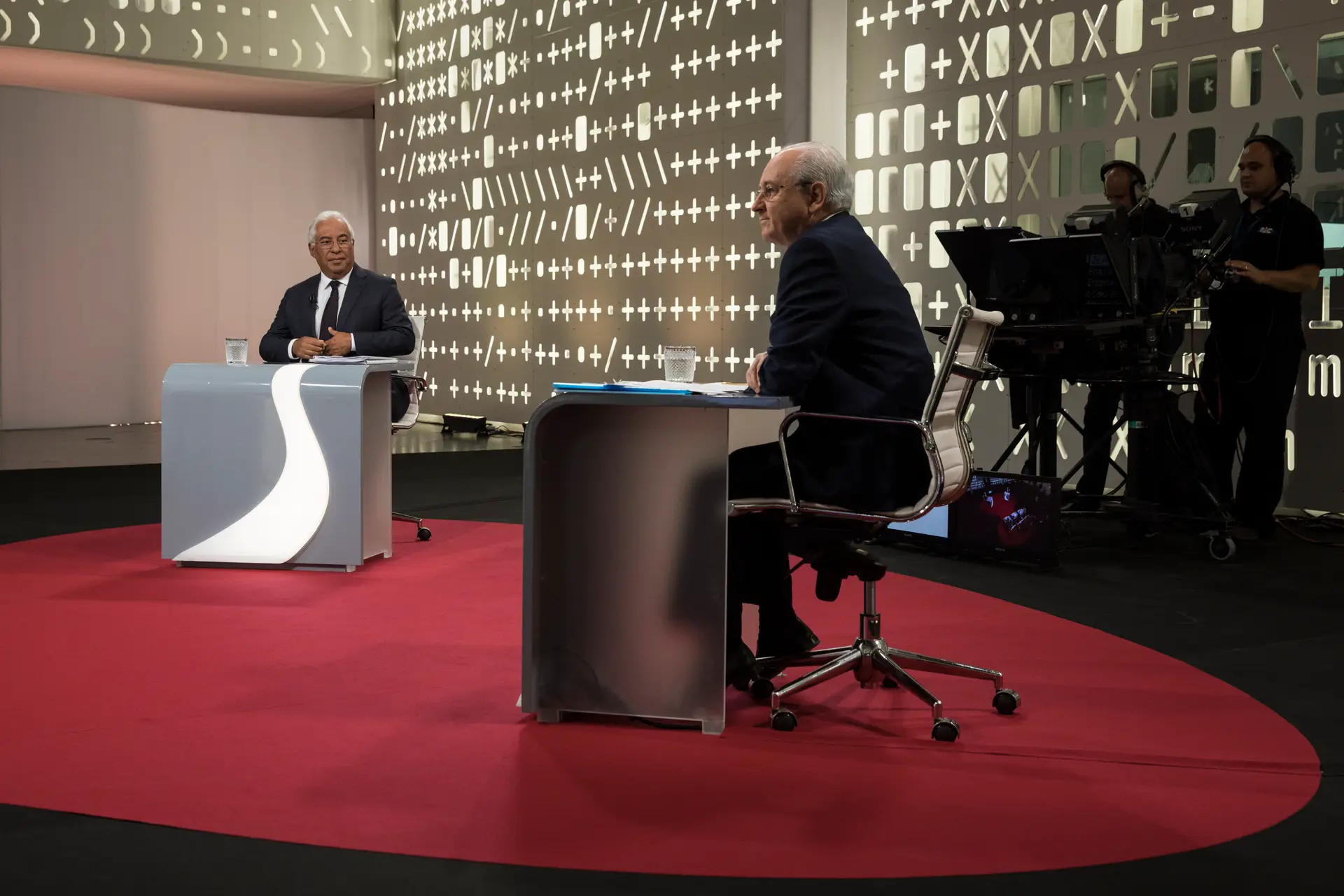 Sondagem: Rui Rio ganha balanço e encurta distância para o PS