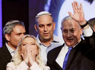 Apesar dos sorrisos, o primeiro-ministro Benjamin Netanyahu arrisca-se mesmo a não conseguir garantir a reeleição <span class="creditofoto">Foto Ammar Awad / Reuters</span>