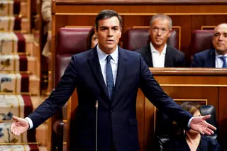 Pedro Sánchez distribuiu críticas à direita e à esquerda, pedindo aos espanhóis que a 10 de novembro lhe concedam uma “maioria mais contundente” <span class="creditofoto">Foto Getty Images</span>