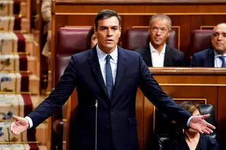 Pedro Sánchez distribuiu críticas à direita e à esquerda, pedindo aos espanhóis que a 10 de novembro lhe concedam uma “maioria mais contundente” <span class="creditofoto">Foto Getty Images</span>