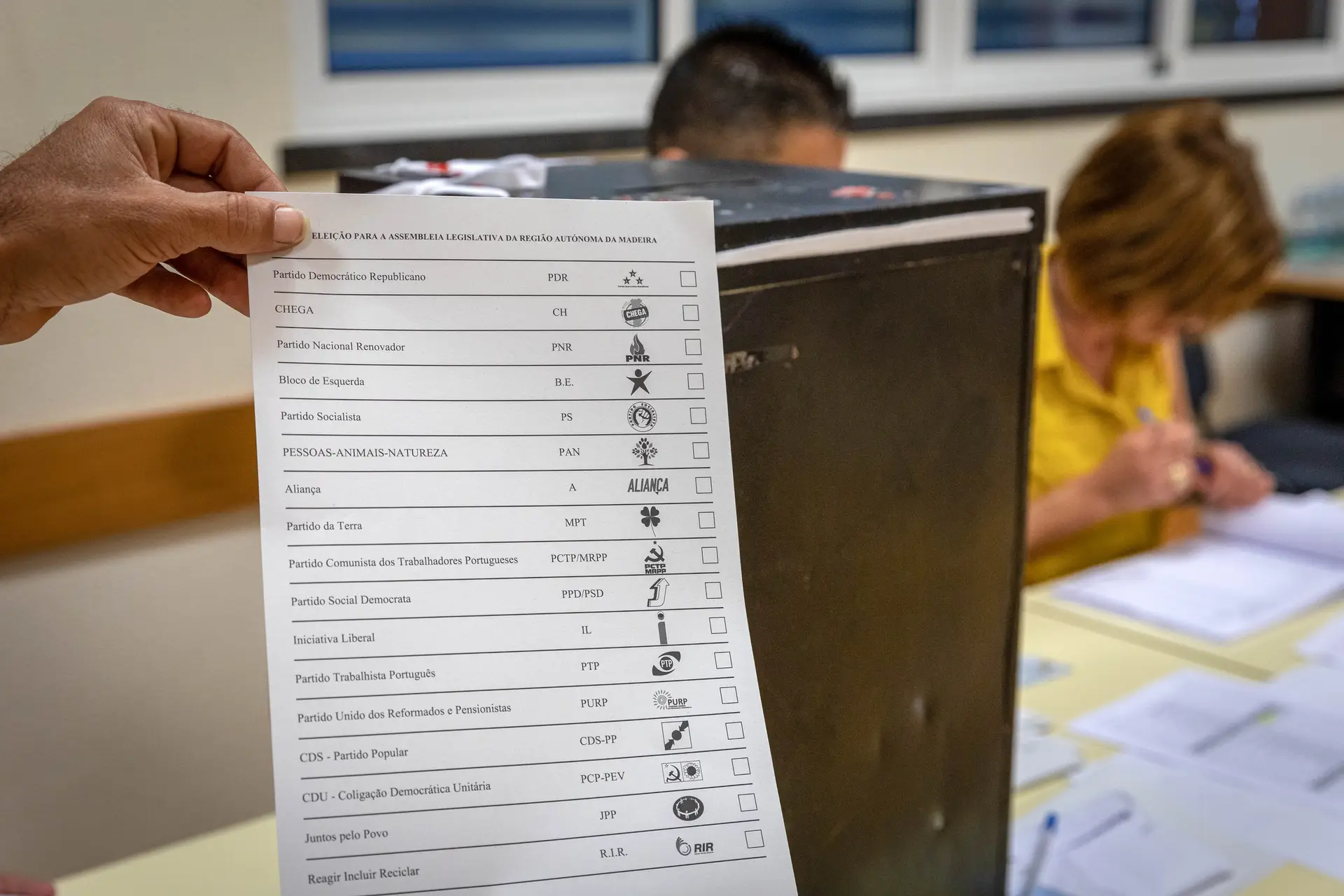 Legislativas. Mais de 37 mil portugueses aderem ao voto antecipado, 23 mil emigrantes já foram às urnas