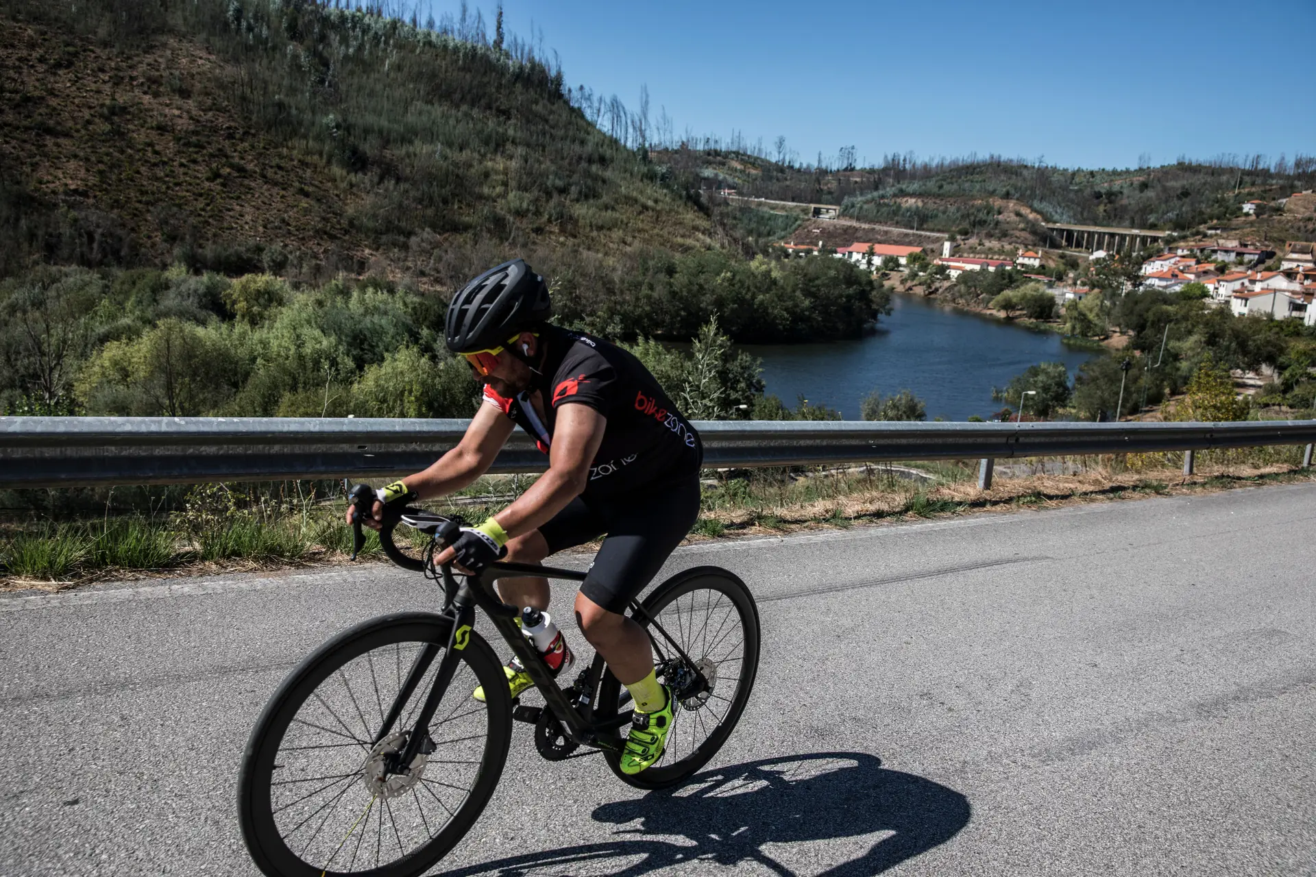 Fotogaleria 2, foto 3: Tiago Cação, no dia em que tentou bater o recorde de bicicleta da Estrada Nacional 2