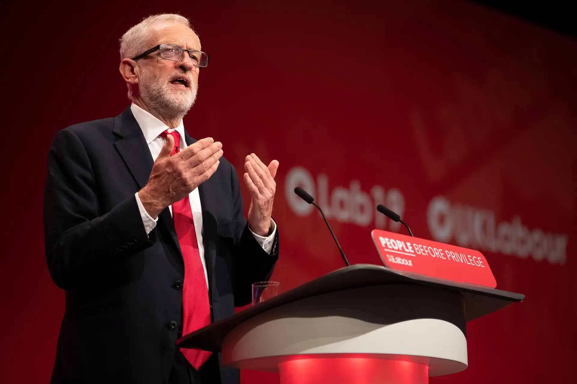 “Thatcherismo em esteróides.” Corbyn apresenta razões contra um Brexit duro e promete referendo