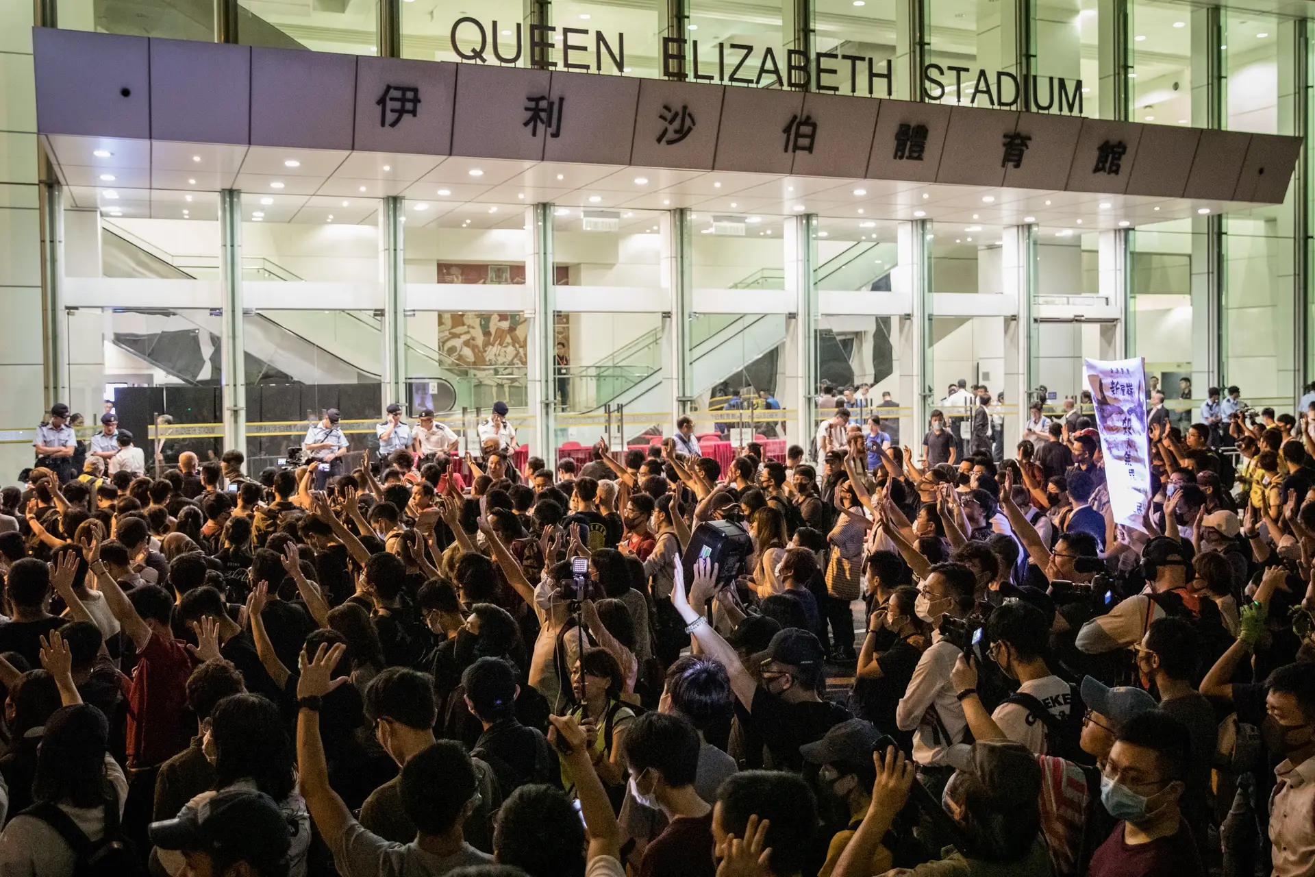 Diálogo com executivo não trava manifestantes em Hong Kong