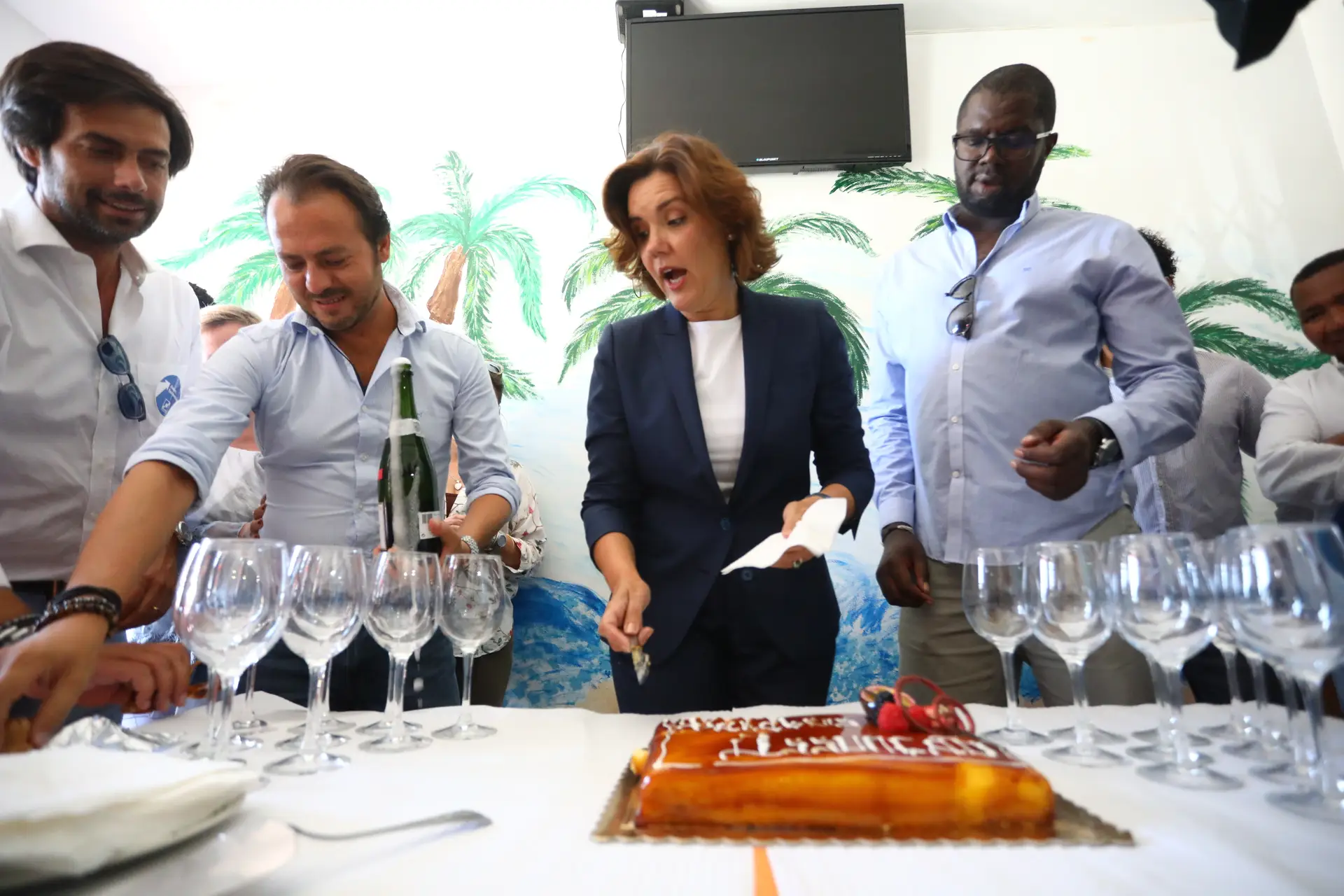Cristas festeja o aniversário com cachupa e Cesária Évora