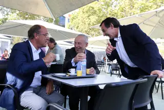 A Carlos Carreiras e Santana Lopes ainda se juntou, por momentos, Rui Gomes da Silva, ex-ministro do governo de Santana e ainda no PSD