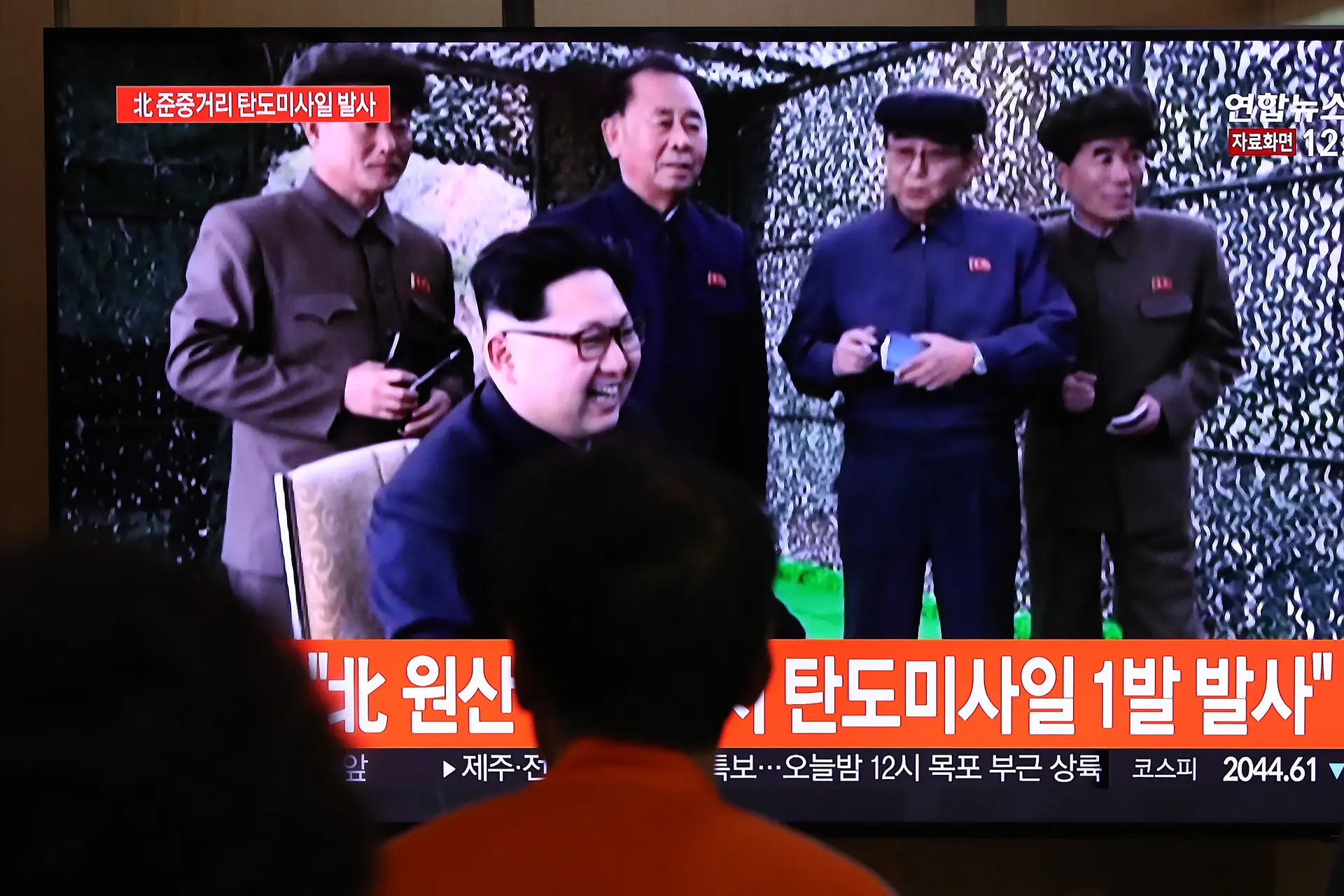 Coreia do Norte. Kim “enviou calorosas felicitações” a cientistas que realizaram teste de novo míssil balístico