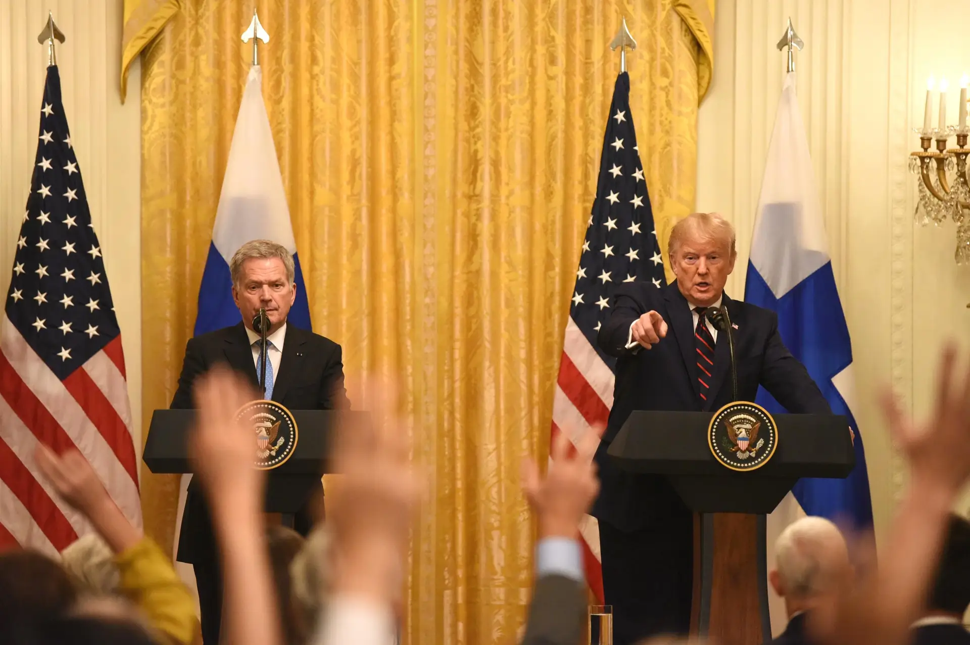 Sauli Niinistö, Presidente da Finlândia, ao lado de Donald Trump
