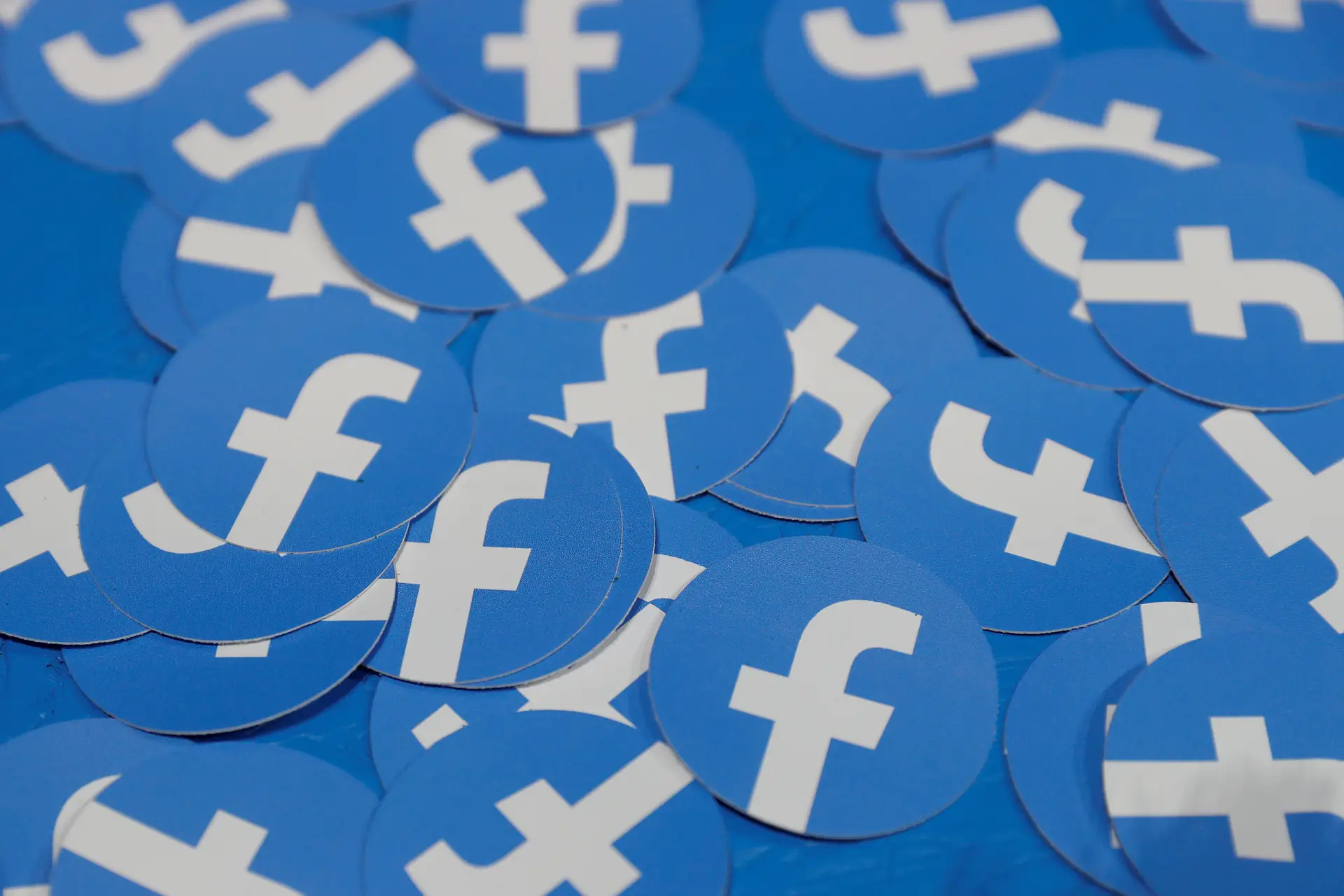 Atenção ao que é proibido ter no Facebook em dia de eleições: penalização inclui pena de prisão e multa até €500