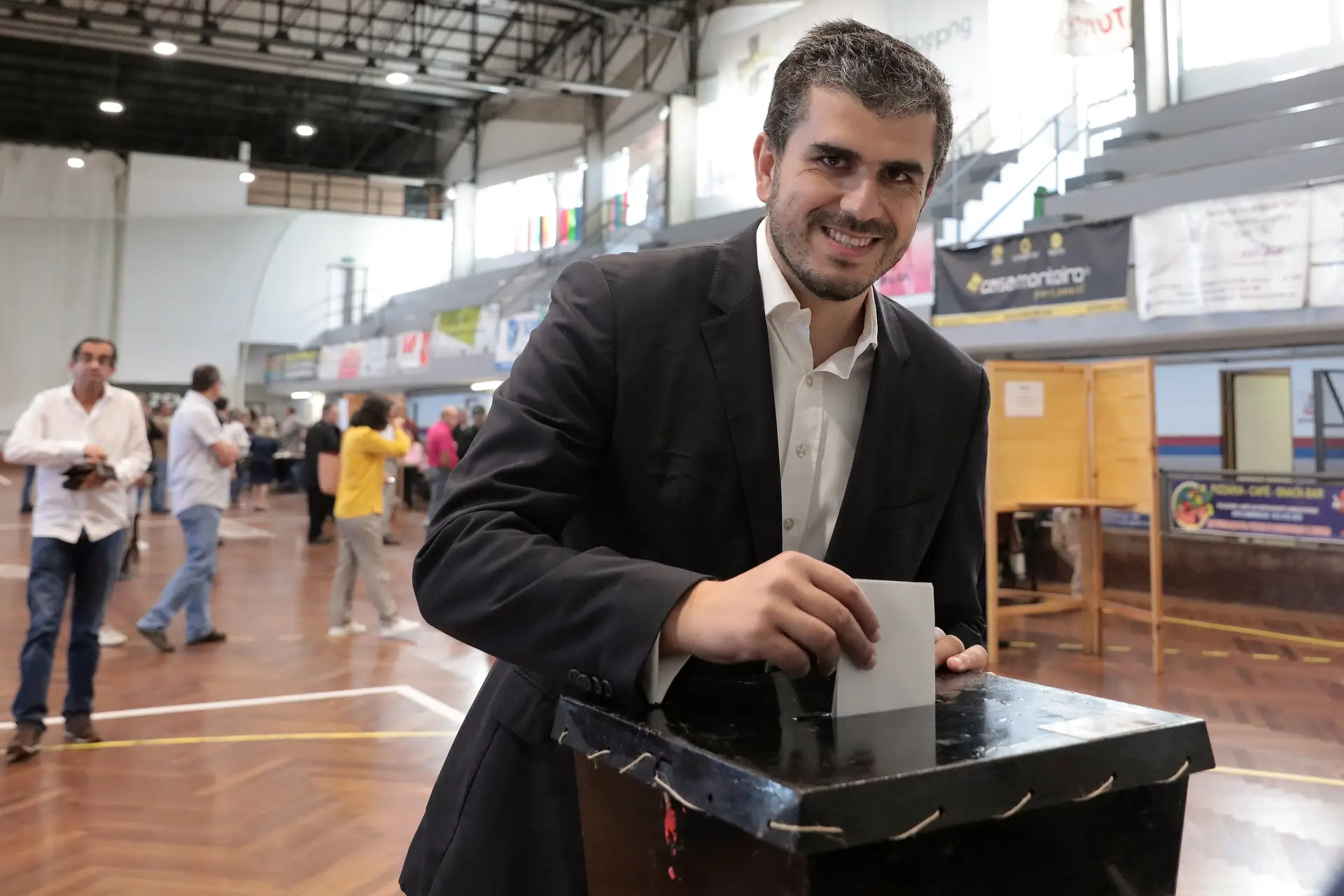 Iniciativa Liberal candidata ex-líder e Nuno Garoupa nas legislativas