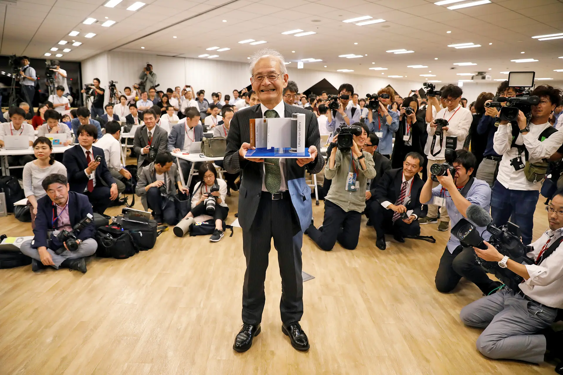 Akira Yoshino, o cientista japonês que criou a primeira bateria de iões de lítio comercialmente viável em 1985