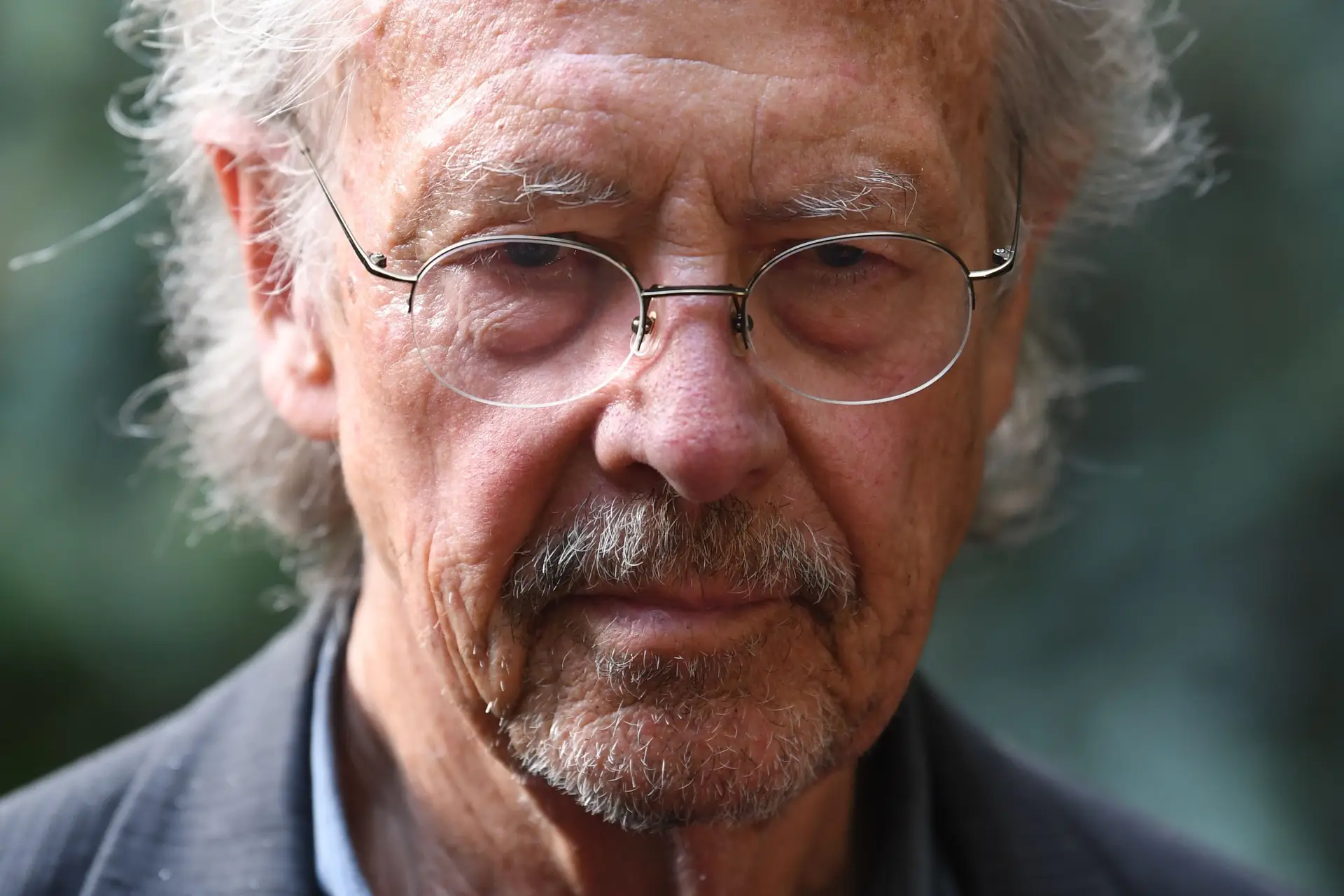 Nobel da Literatura. Handke recebe elogios na Sérvia e críticas na Bósnia e no Kosovo
