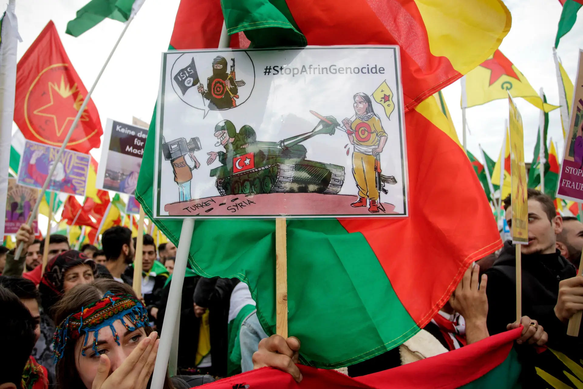 Ativistas Curdos protestam na Alemanha contra os ataques militares turcos no norte da Síria
