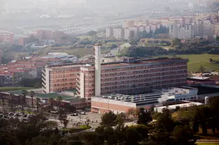 <span class="creditofoto">Vista geral do hospital Garcia de Orta, em Almada Foto Ana Baião</span>