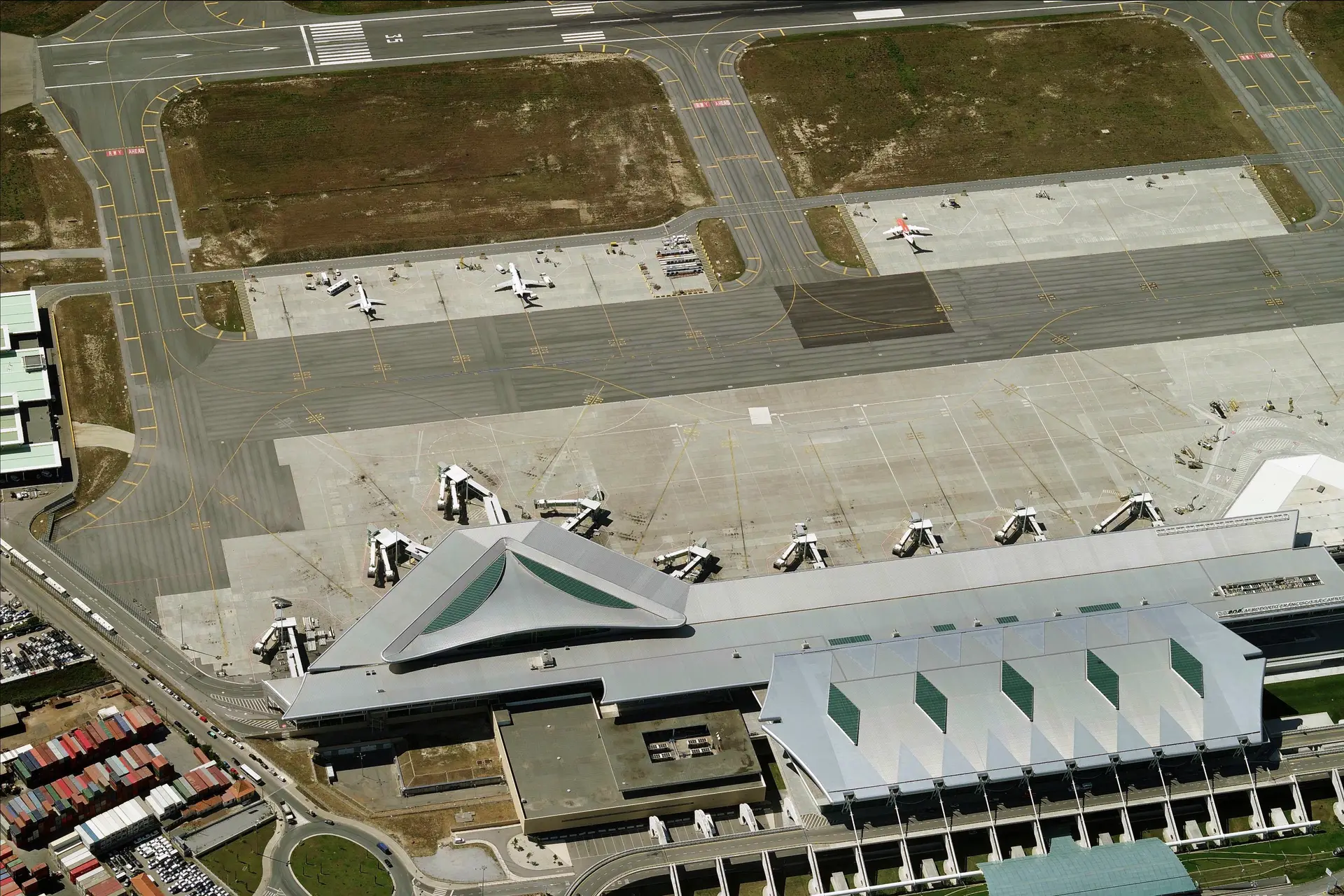 ANA investe €50 milhões no Aeroporto Francisco Sá Carneiro, obra na pista vai demorar 19 meses