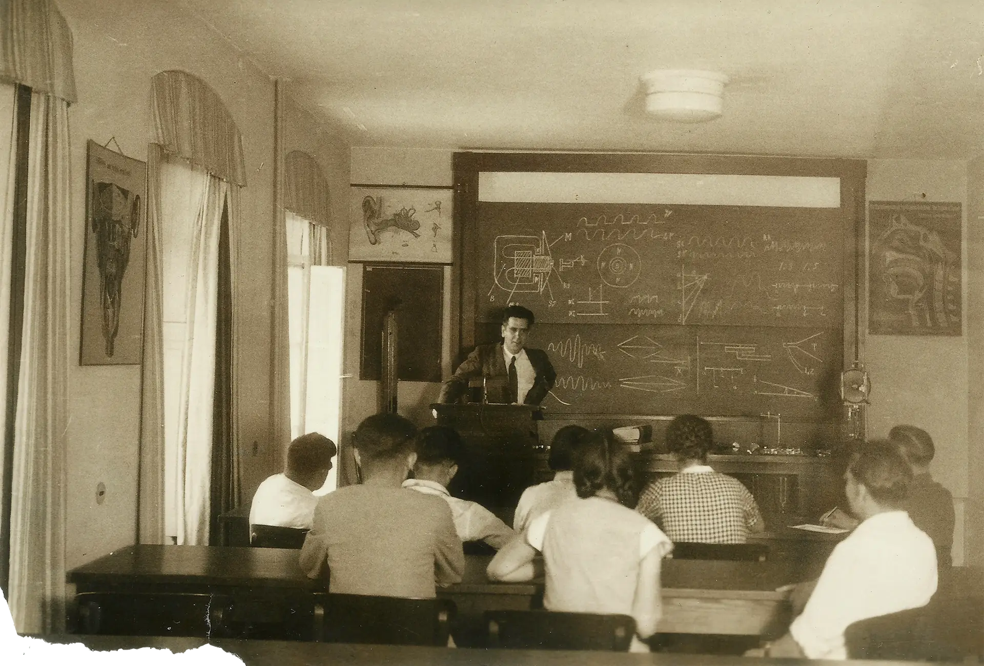 Armando de Lacerda a lecionar um curso de introdução à cromografia no Instituto de Fonética da Universidade de Bona, em 1933