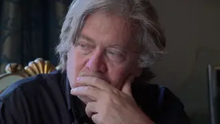 Uma fotografia do republicano e estratega político Steve Bannon tirada do filme “The Brink”, de Alison Klayman, realizadora norte-americana