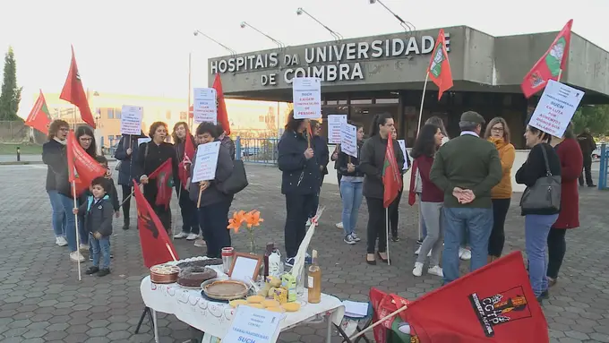 Resultado de imagem para Trabalhadores da alimentação do Hospital de Coimbra em greve por falta de pessoal