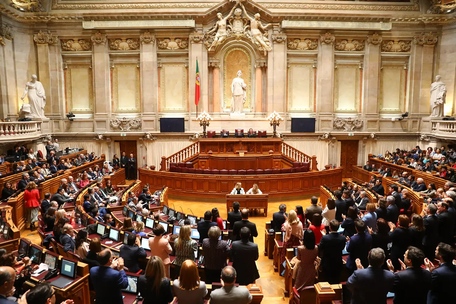 As primeiras propostas dos partidos no regresso à vida parlamentar