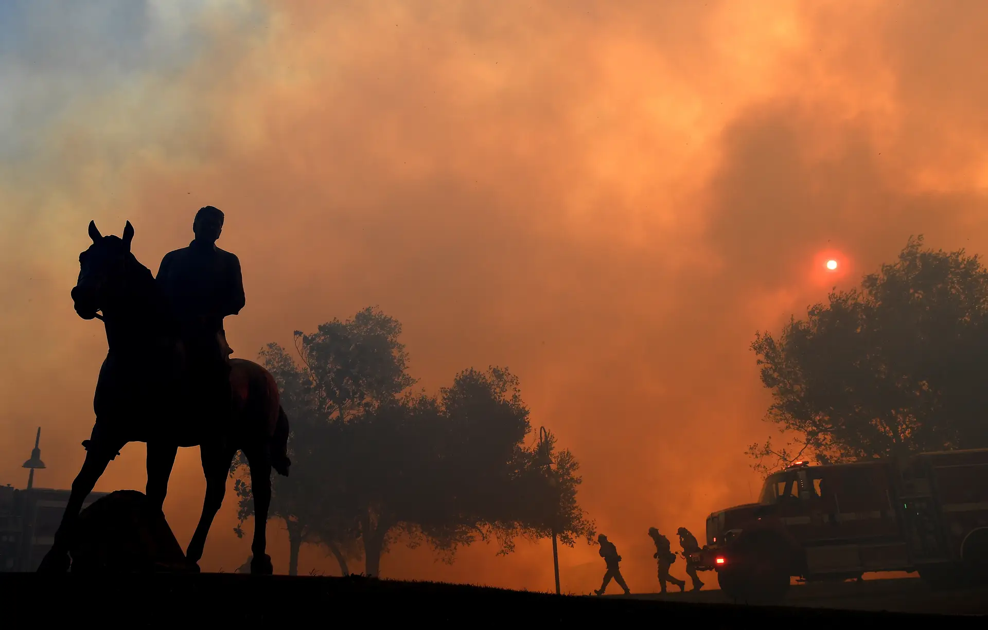 Incêndio florestal na Califórnia ameaçou biblioteca de Ronald Reagan