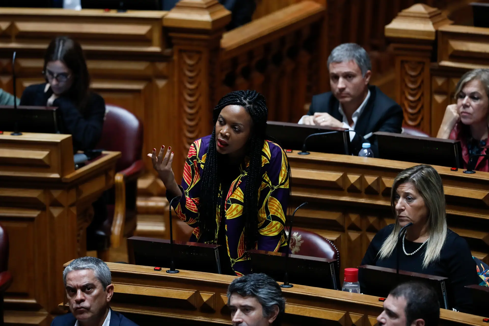 A estreia de Joacine no Parlamento. “Foi eleita e já gaguejava, não me parece que tenha havido problemas em passar a mensagem”
