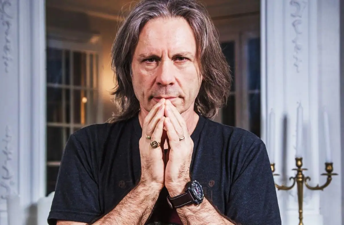 Bruce Dickinson dos Iron Maiden participa em encontro sobre vinhos em Coimbra