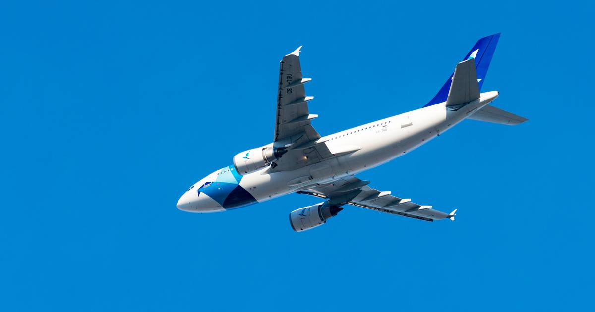 Avião da SATA aterra de emergência na Terceira após ser detetado fumo na cabine