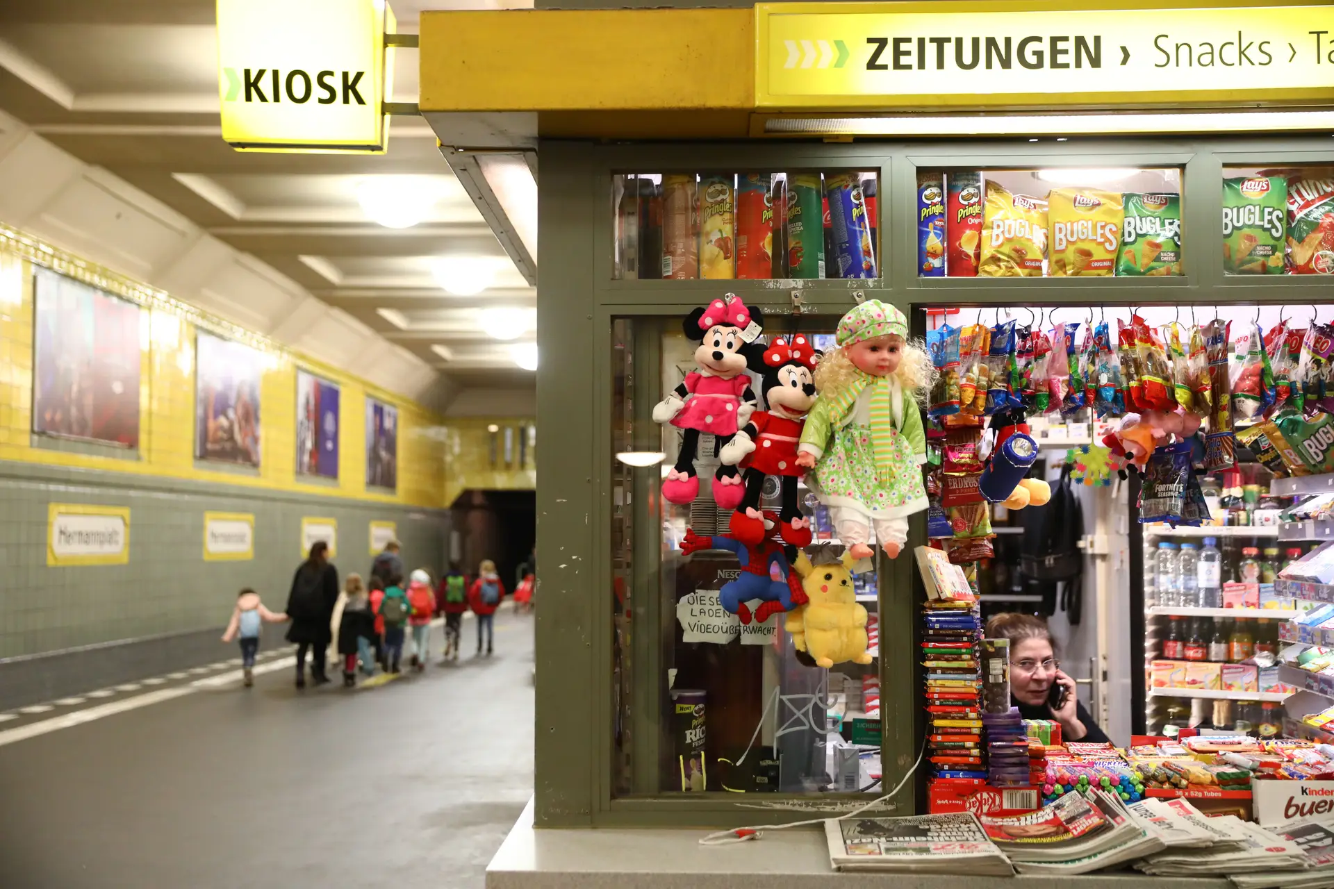 Estação de metro de Kottbuser Tor, uma das principais praças de Kreuzberg