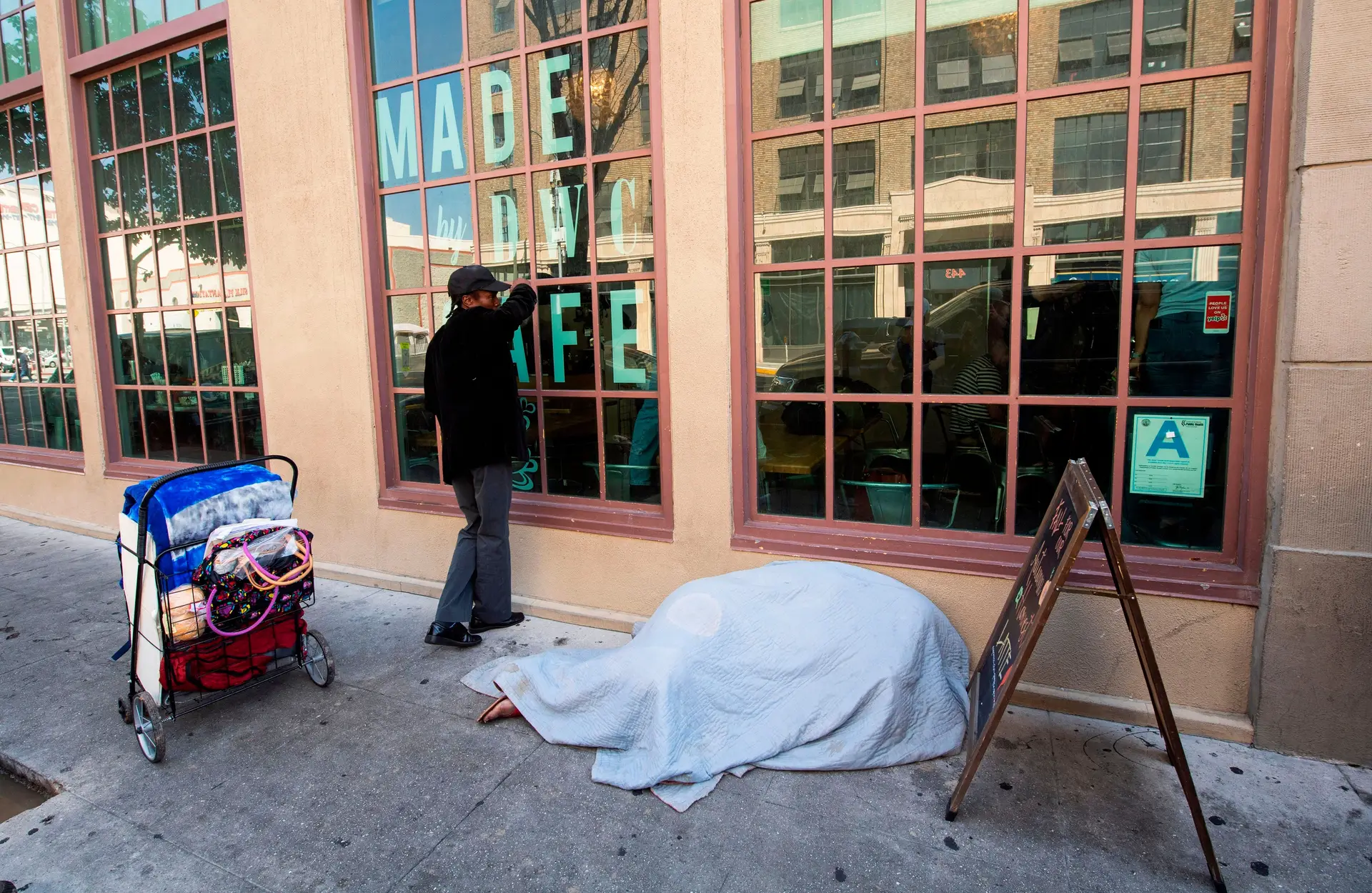 Las Vegas proíbe sem-abrigo de acamparem ou dormirem em algumas ruas
