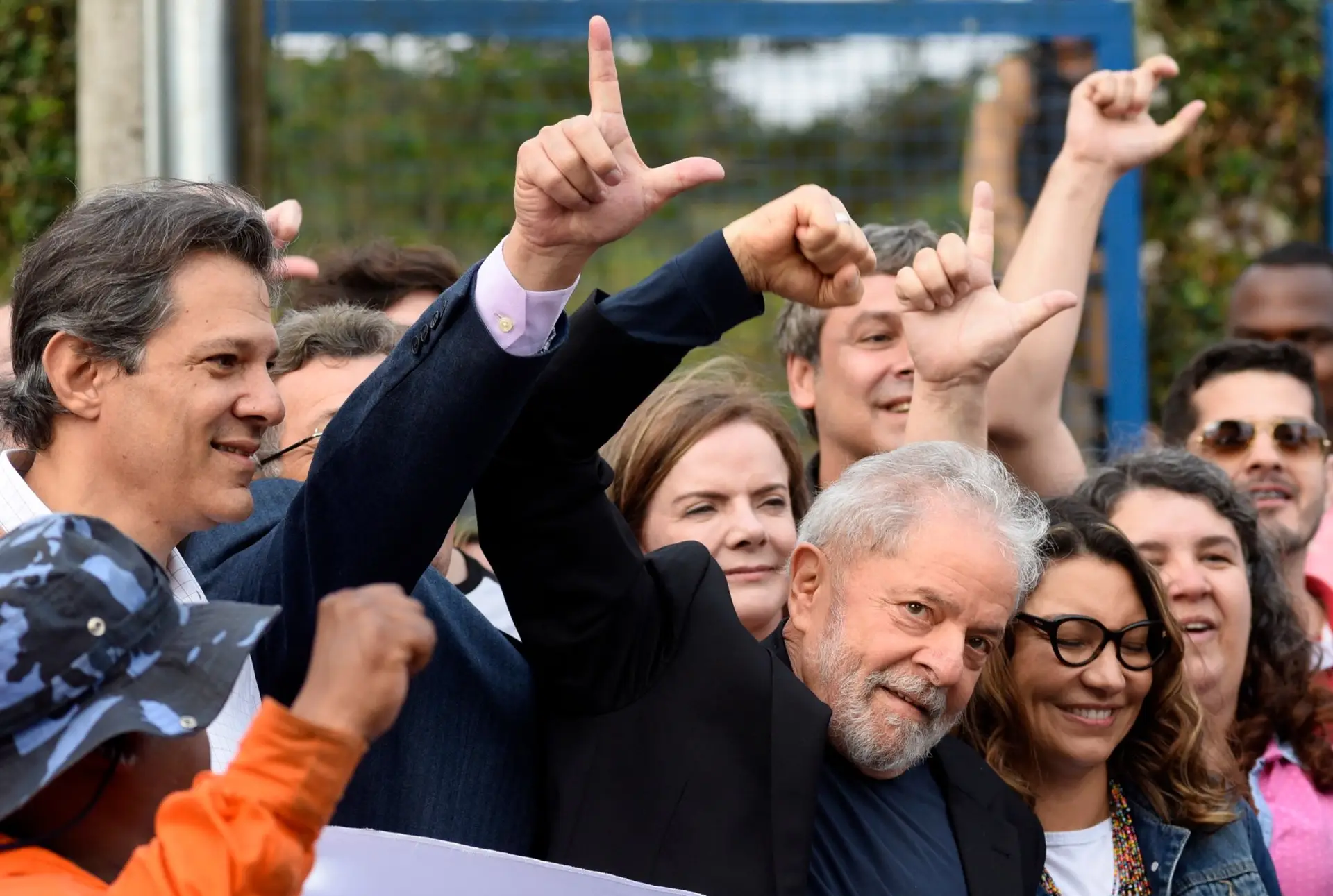 Juiz ordenou libertação imediata. Lula da Silva já saiu da prisão