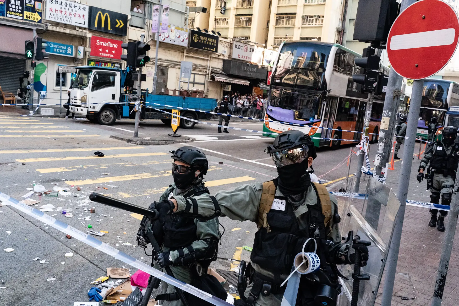 Hong Kong. Manifestante baleado com munições reais pela polícia está nos cuidados intensivos